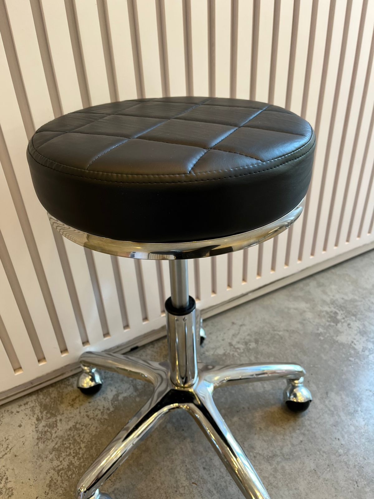 TABURETE LUXURY NEGRO - Imagen 3