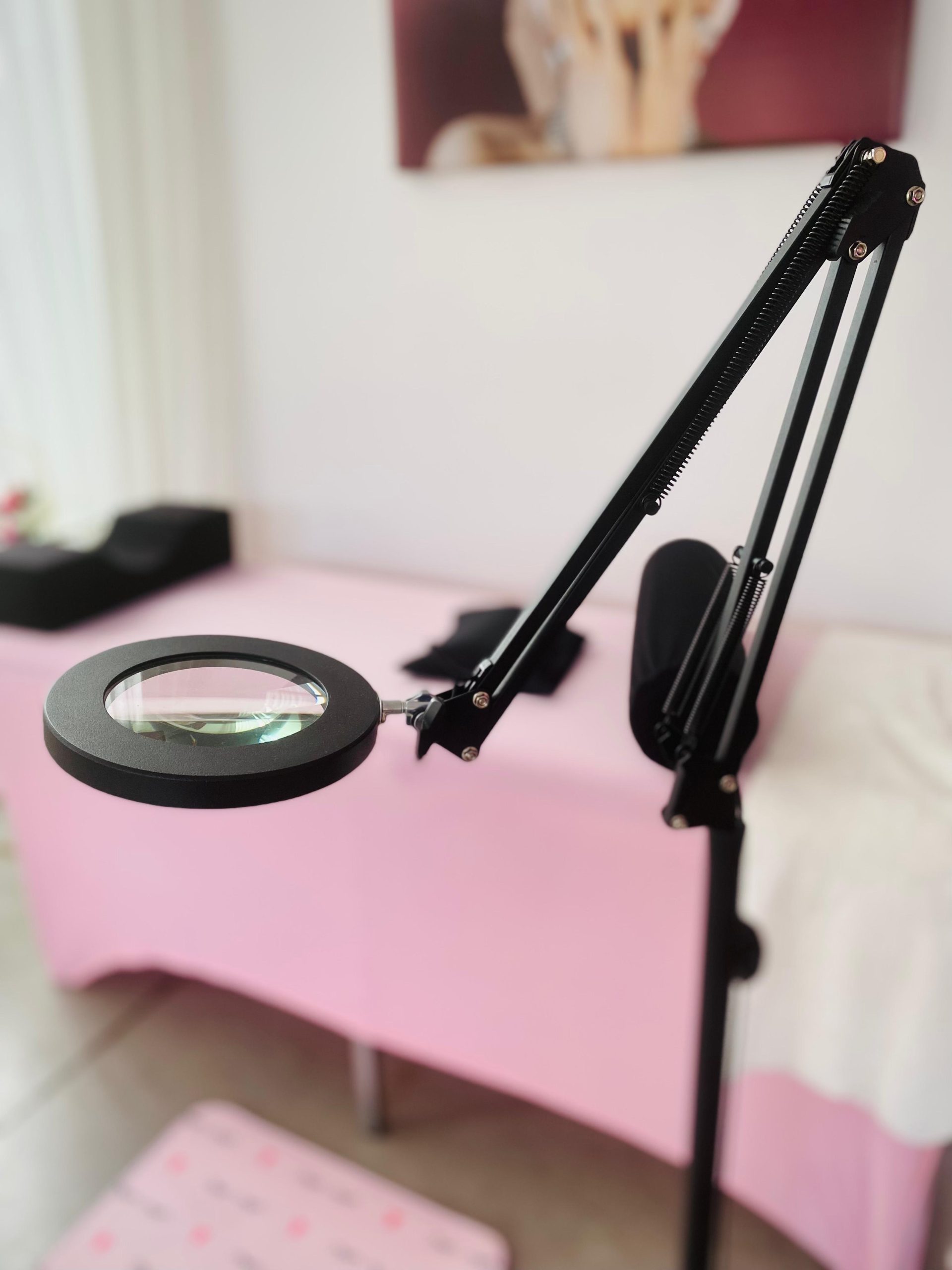 LUPA ELITE CON LUZ LED CON PIE FIJO